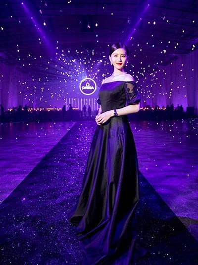 Liu Shishi celebrates the Constellation